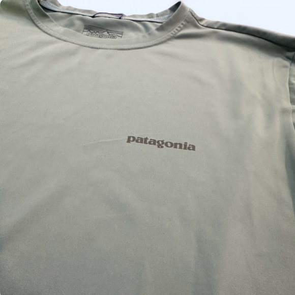 Patagonia Green Men's Size Medium Long-Sleeved Capilene Cool Daily Fish Top - Picture 3 of 5